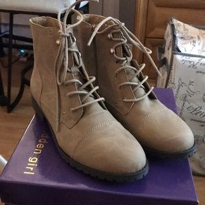 Maddengirl Rangerr ankle boots Beige size 9 1/2